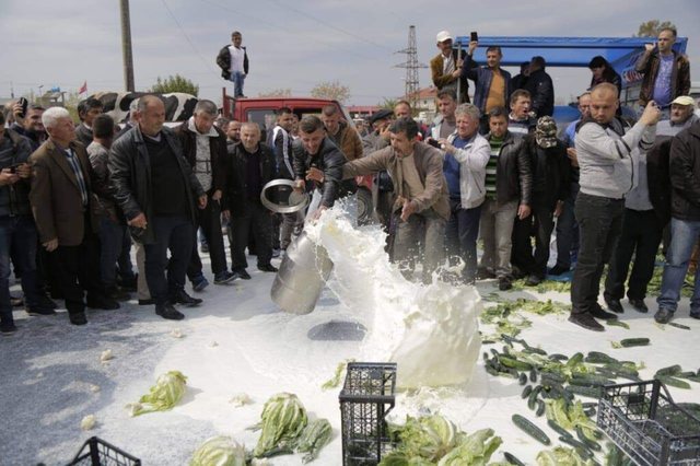 Pas heqjes së naftës falas fermerët do protestojnë, ekspertët: Skema kombëtare nuk mbulon kostot! 